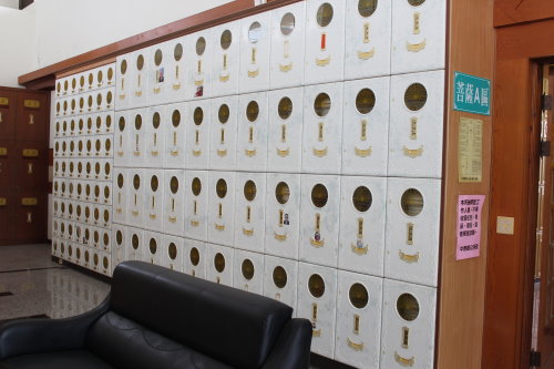 圖片：個人式骨灰位和個人式骨骸位