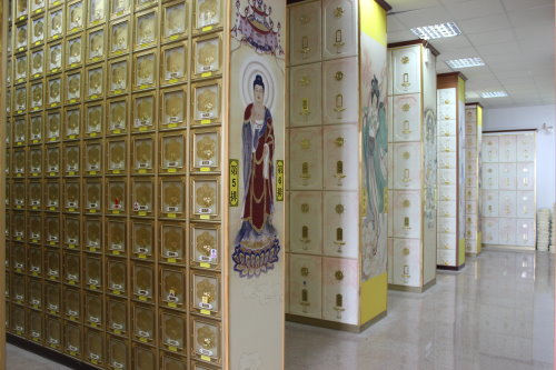 圖片：個人式骨灰位和個人式骨骸位